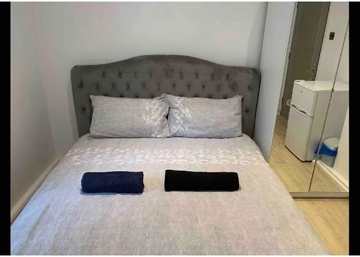 Central London Property-Ensuite, Double And Budget Room