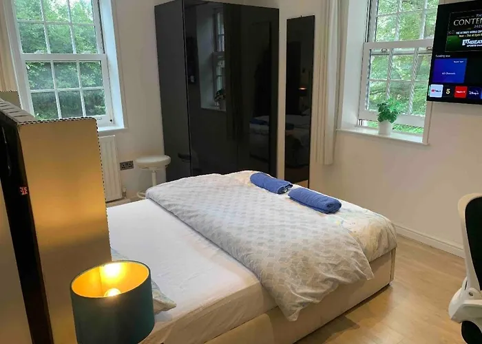 Central London Property-Ensuite, Double And Budget Room